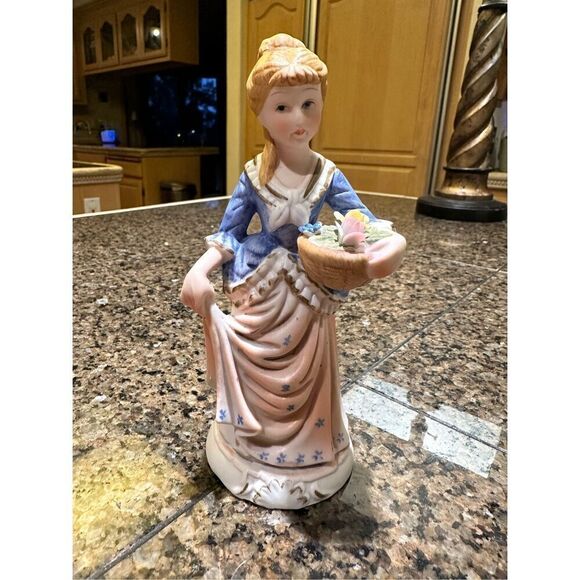 Vintage figurine  - Picture 1 of 9